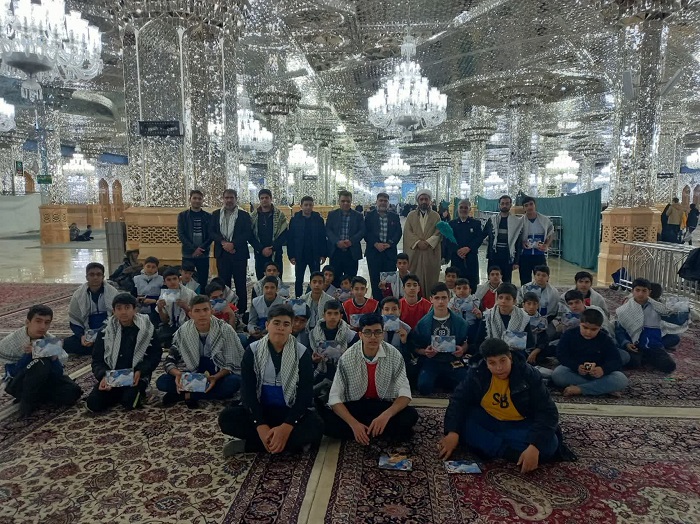برگزاری جشن تکلیف دانش‌آموزان دبیرستان شهیدکارگران در حرم مطهر رضوی + عکس