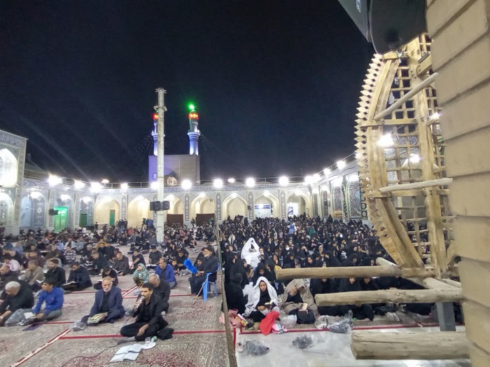 نجوای عاشقانه با معبود در امامزاده عبدالله بافق
